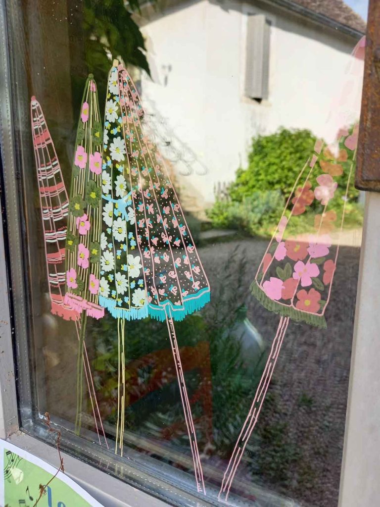 vitre dessinée parasols
